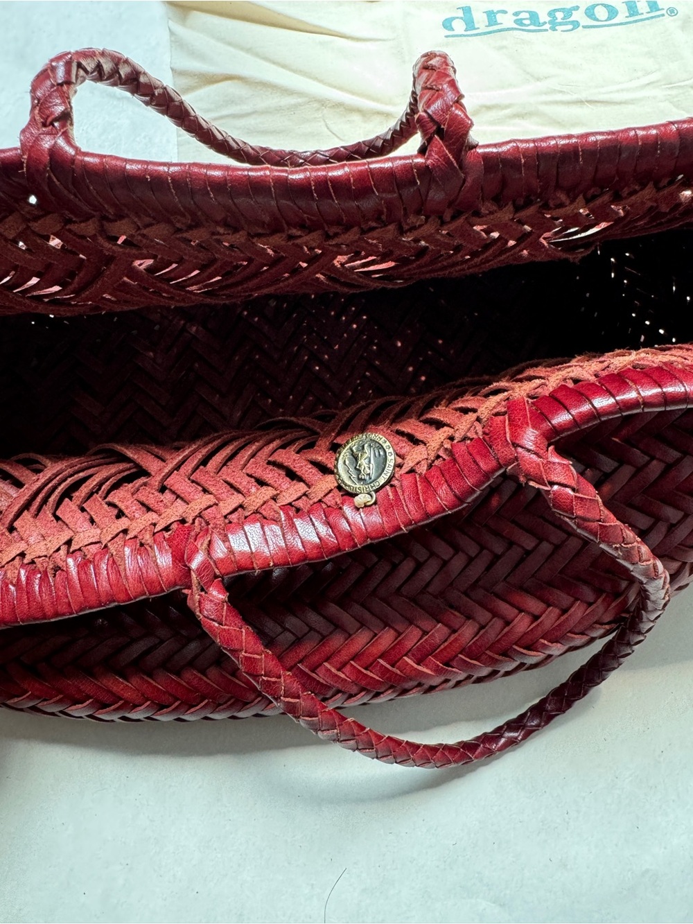 Dragon Diffusion 6 lines woven top handle tote bag in burgundy - Picture 6 of 8